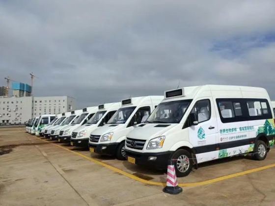 50 unidades de minivans elétricas de seis metros de comprimento king servem COP15 em kunming
