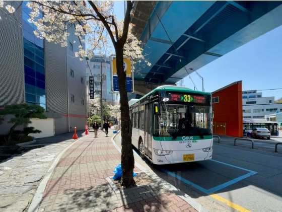 primeiro lote de ônibus elétrico puro de 45 king long entregue a seul para transporte verde coreano
