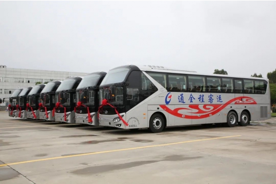 king long entrega 20 unidades de ônibus XMQ6135QY ao cliente tianjin para operação
