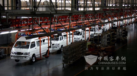 Novos ônibus leves de Xiamen Kinglong exportam em lotes pela primeira vez