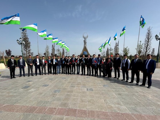 De Xiamen para o mundo丨Primeiro lote de 200 BRTs fabricados pela King Long entregue no Uzbequistão!